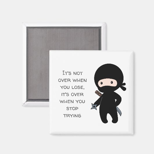 Tiny Ninja Holding Throwing Star Quote Magneet (Voorkant / Achterkant)