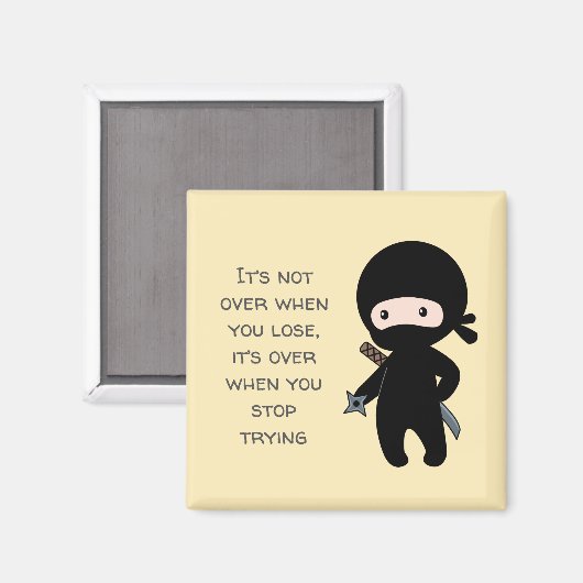 Tiny Ninja Holding Throwing Star Yellow Quote Magneet (Voorkant / Achterkant)