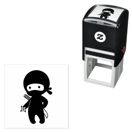 Tiny Ninja Holding Throwing Star Zelfinktende Stempel (In situ)