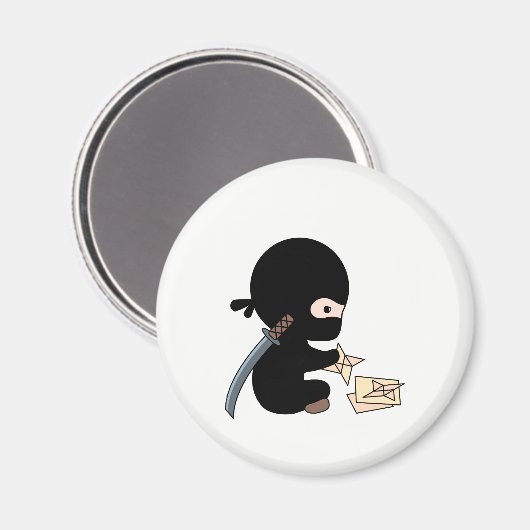 Tiny Ninja Making Origami Paper Throwing Star Magneet (Voorkant / Achterkant)