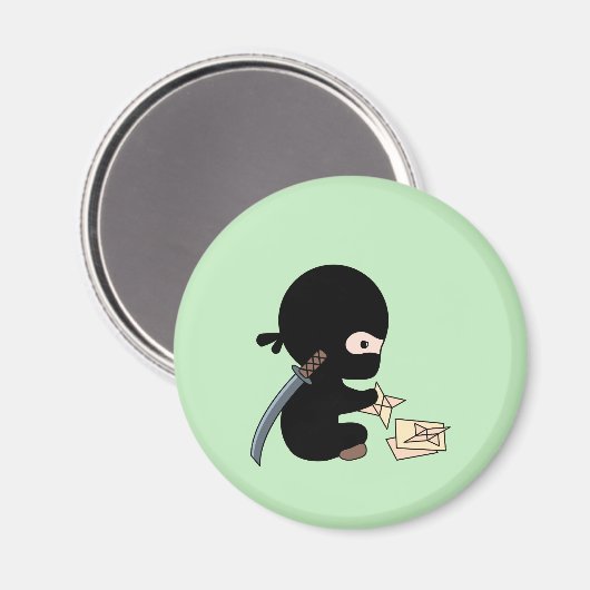 Tiny Ninja Making Origami Paper Throwing Star Magneet (Voorkant / Achterkant)