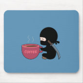 Tiny Ninja met grote koffie Mok blauw Muismat (Voorkant)