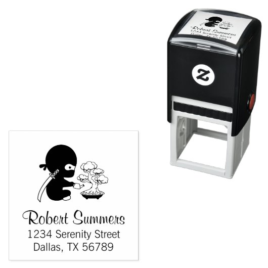 Tiny Ninja Watering Bonsai Tree Adres Zelfinktende Stempel (In situ)