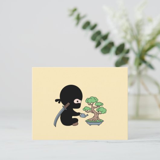 Tiny Ninja Watering Bonsai Tree on Yellow Briefkaart (Staand voorkant)