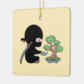 Tiny Ninja Watering Bonsai Tree on Yellow Keramisch Ornament (Links)