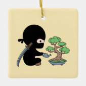 Tiny Ninja Watering Bonsai Tree on Yellow Keramisch Ornament (Voorkant)