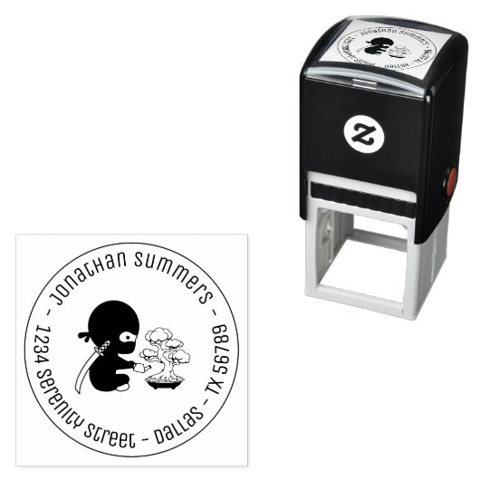 Tiny Ninja Watering Bonsai Tree Round Address Zelfinktende Stempel (In situ)