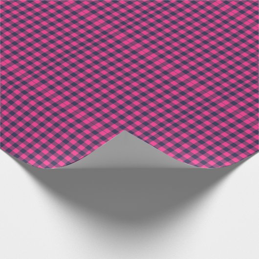Tiny Pixel Check Plaid Pink and Dark Blue Cadeaupapier (Hoek)