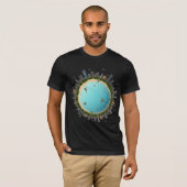 Tiny Planet City Beach – Surrealistische Urban Wer T-shirt (Voorkant volledig)