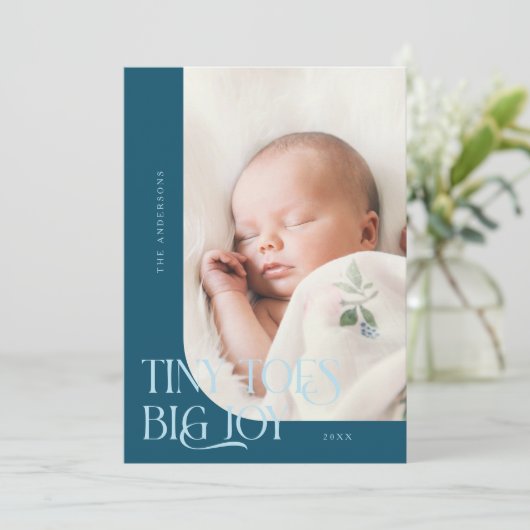 Tiny Toes Big Joy Blauwgroen foto Geboorte Aankondiging (Staand voorkant)