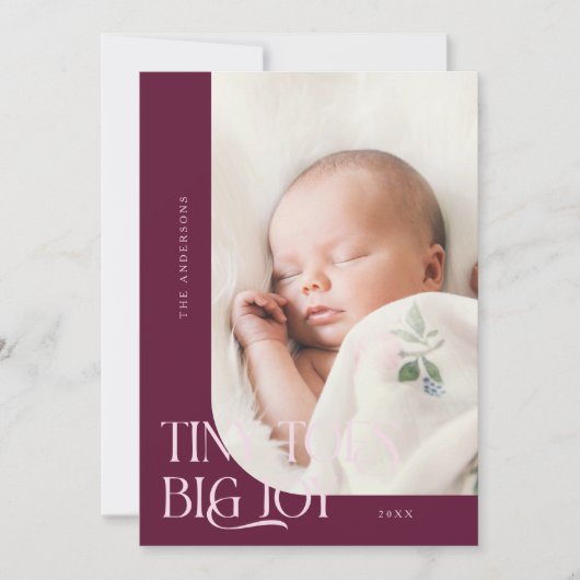 Tiny Toes Big Joy Cranberry Foto Geboorte Aankondiging (Voorkant)