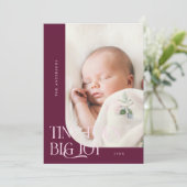 Tiny Toes Big Joy Cranberry Foto Geboorte Aankondiging (Staand voorkant)