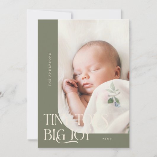 Tiny Toes Big Joy Sage Green Foto Geboorte Aankondiging (Voorkant)