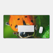 Tiny Traveler: Ladybug on a Leaf Bureaumat (Keyboard & Muis)