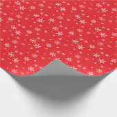 Tiny White Sneeuws op Red Modern Christmas Cadeaupapier (Hoek)