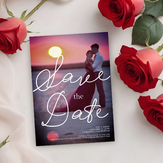 Tipografía moderna con imagen romántica de pareja