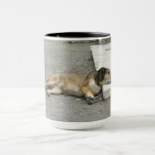 Tired Dog-mok - kies stijl en kleur Mok (Midden)