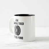 Tired Puns Tweekleurige Koffiemok (Voorkant links)