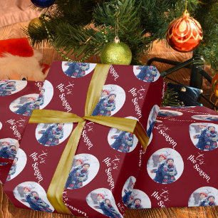 Tis the Season Elegante Typografie Ronde Foto Rood Cadeaupapier