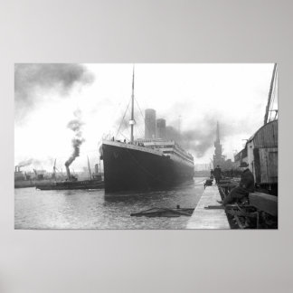Titanic bij de dokken van Southampton Poster