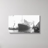 Titanic in de haven van Southampton Canvas Afdruk (Voorkant)