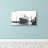 Titanic in de haven van Southampton Canvas Afdruk (Insitu (Houten vloer))