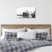 Titanic in de haven van Southampton Canvas Afdruk (Insitu (Slaapkamer))