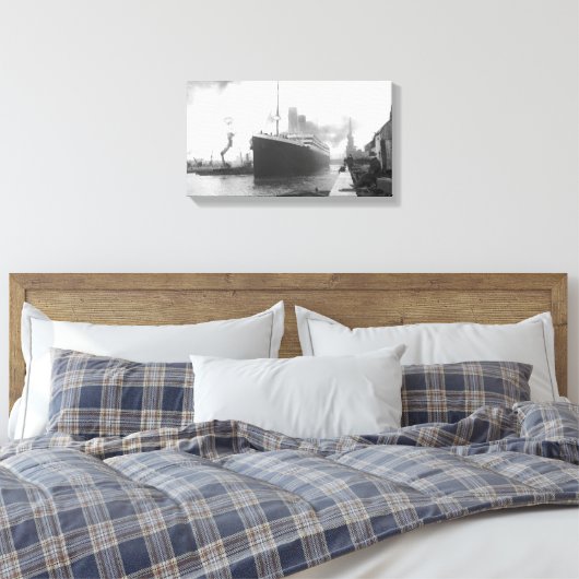 Titanic in de haven van Southampton Canvas Afdruk (Insitu (Slaapkamer))