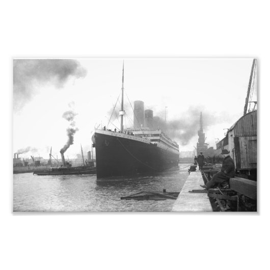 Titanic in de haven van Southampton Foto Afdruk (Voorkant)