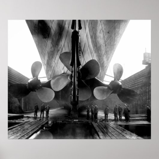 Titanic in Drydock Circa 1912 Poster (Voorkant)