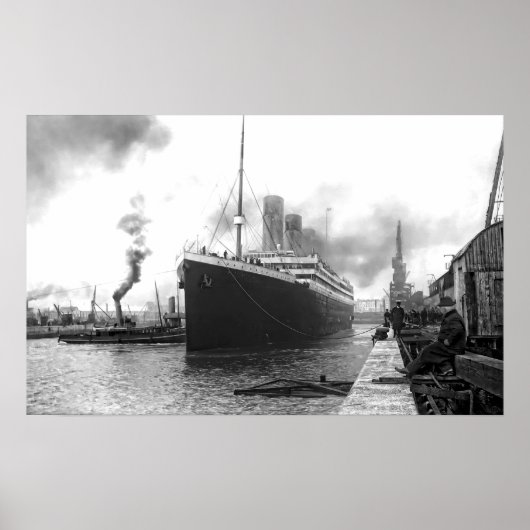 TITANIC in SOUTHAMPTON HARBOR Poster (Voorkant)