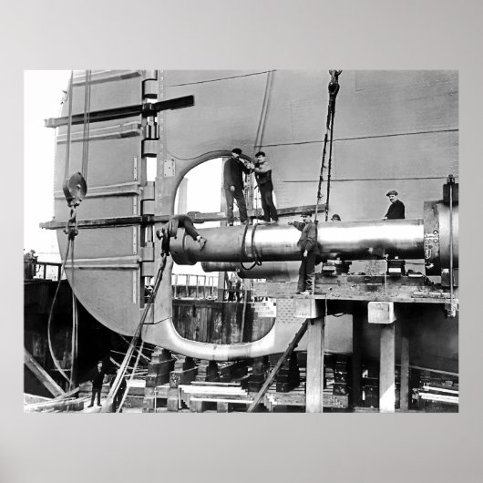 Titanic's Propeller Shafts Poster (Voorkant)