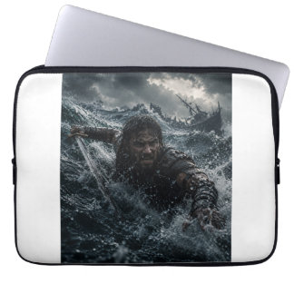 Titel: Onverschrokken krijger die tegen oceaan gol Laptop Sleeve