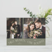 To Hearts One Holiday Newlywed Photo Sage Green Feestdagenkaart (Staand voorkant)