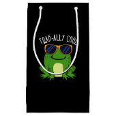 Toadally Cool Funny Toad Pun Dark BG Klein Cadeauzakje (Voorkant)