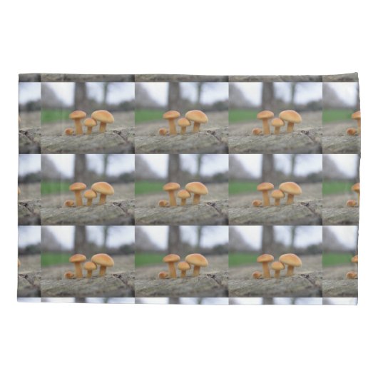Toadstools Macro Pillowcase Kussensloop (Achterkant)