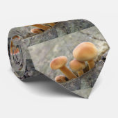 Toadstools op een Stropdas met boomstam (Opgerold)
