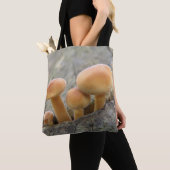 Toadstools op een Tree Trunk Canvas tas (Dichtbij)