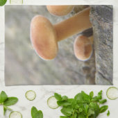 Toadstools op een Tree Trunk Kitchen Towel Theedoek (Gevouwen)