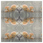 Toadstools op Tree Trunk Patterned Animal Stof (Swatch)