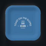 Toast On The Slopes Après Ski Club Hemelblauw Papieren Bordje<br><div class="desc">Toast On The Slopes, Après Ski Club, hemelblauw ski resort embleem, papieren borden. Personaliseer met het jaar van je skivakantie en skioord locatie. Perfect voor een groeps skivakantie of voor een après-ski thema verjaardag, vrijgezellenfeest of meidenavakantie. Ontworpen om te passen bij onze Toast On The Slopes Après Ski Club Hemelblauw...</div>