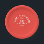 Toast Op De Pistes Après Ski Club Retro Rood Papieren Bordje<br><div class="desc">Toast Op De Pistes, Après Ski Club, retro rode skigebied crest, papieren borden. Personaliseer met het jaar van je skivakantie en skioord locatie. Perfect voor een groepsbestemming skivakantie of voor een après-ski thema verjaardag, vrijgezellenfeest of meidenavakantie. Ontworpen om overeen te komen met onze Toast Op De Pistes Après Ski Club...</div>