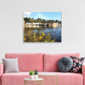 Tobermory, eiland Mull, Schotland met bloemen Canvas Afdruk (Insitu (Woonkamer))