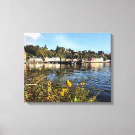 Tobermory, eiland Mull, Schotland met bloemen Canvas Afdruk