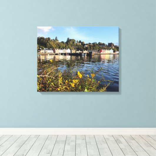 Tobermory, eiland Mull, Schotland met bloemen Canvas Afdruk (Insitu (Houten vloer))