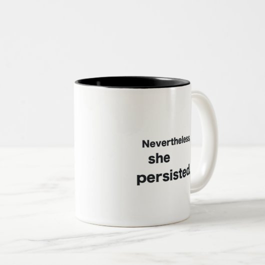 Toch bleef ze doorgaan. tweekleurige koffiemok (Voorkant rechts)