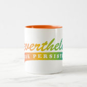 Toch bleef ze doorgaan. tweekleurige koffiemok (Center)