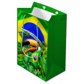 Toco Toucan met Brazilië Vlag Medium Cadeauzakje (Voorkant Gekanteld)