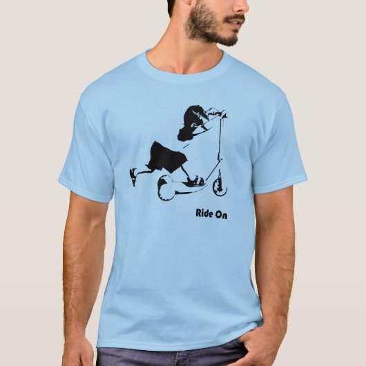Toddler Riding op scooter T-shirt (Voorkant)