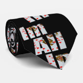 Toegewijd: All in at Poker, Stropdas (Opgerold)